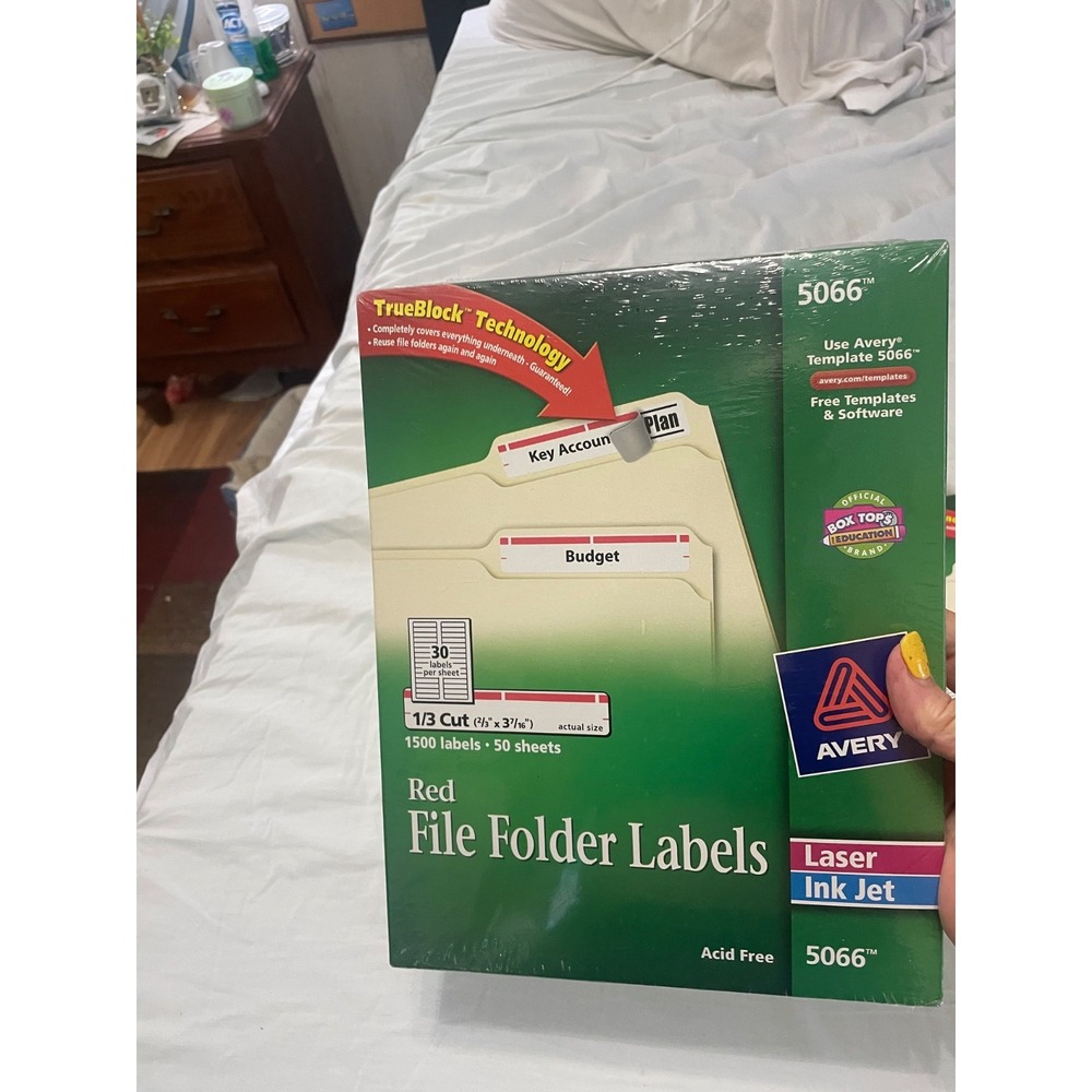 Avery Self-Adhesive File Folder Labels, White, Red Border, 1500/Box (AVE5066)
